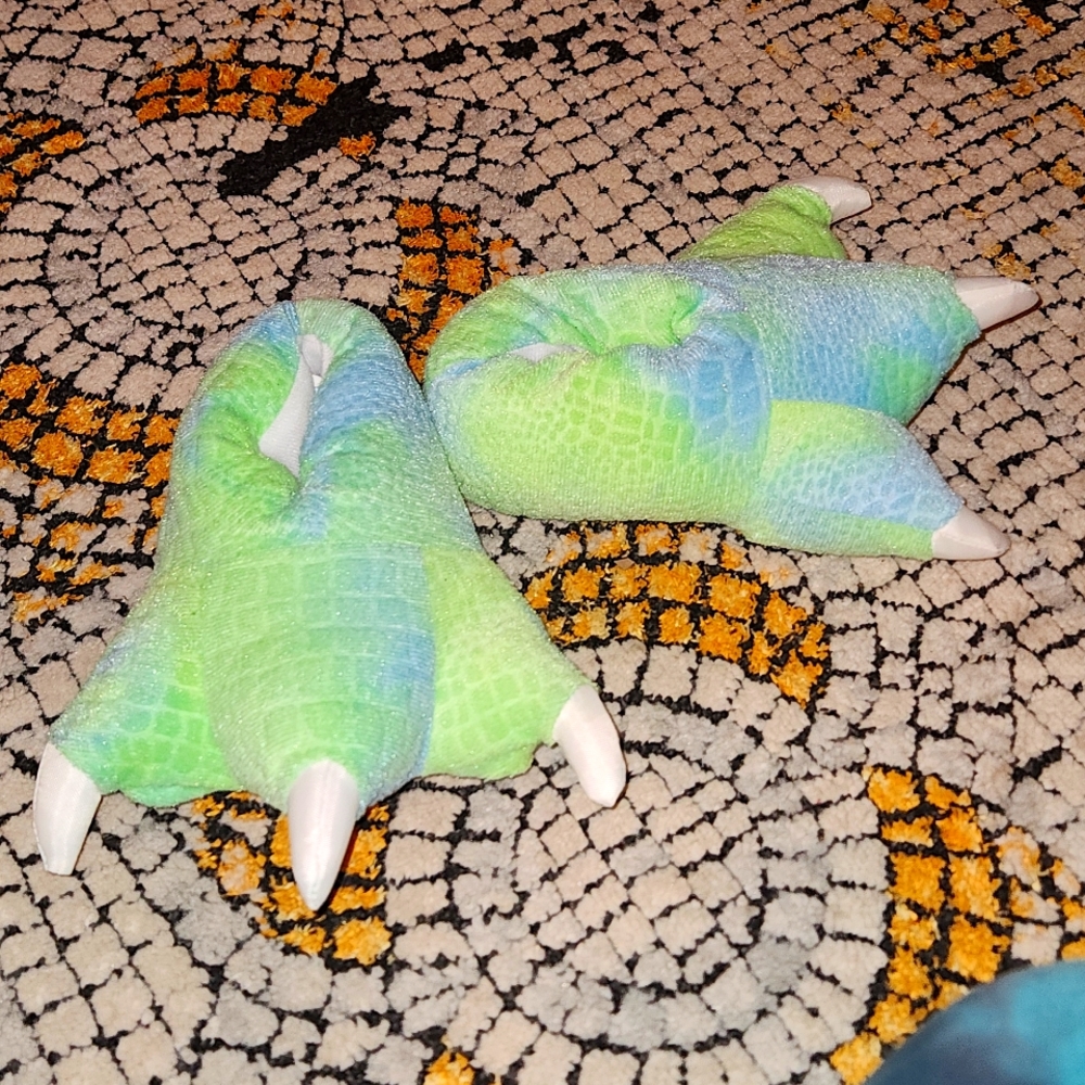 2 pairs Little boy/girl slippers size 9/10